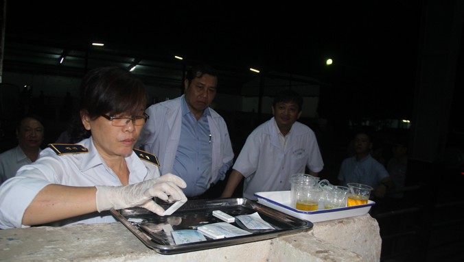 Chủ tịch Đà Nẵng vi hành kiểm tra thực phẩm xuyên đêm