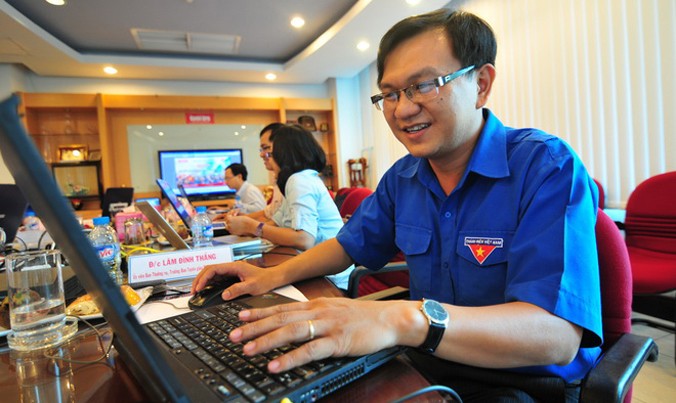 Anh Lâm Đình Thắng, Phó Bí thư Thành Đoàn TPHCM, Chủ tịch Hội Sinh viên TPHCM, giao lưu với bạn đọc.