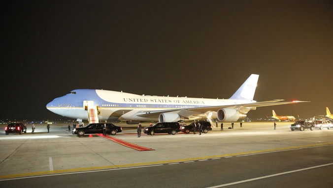 Tổng thống Barack Obama thăm Việt Nam từ ngày 23 đến 25/5 (chuyên cơ của ông Obama). Ảnh: Hồng Vĩnh.
