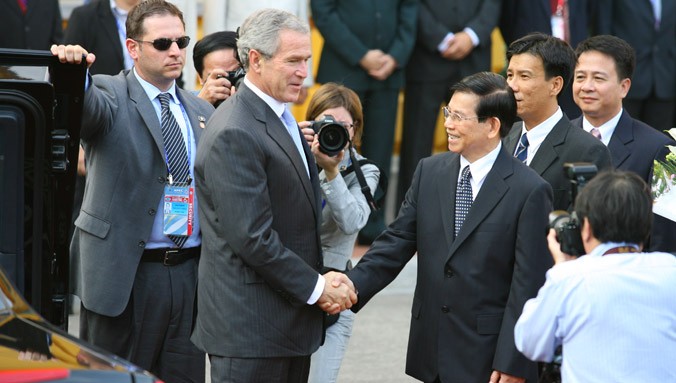 Tổng thống Mỹ G.Bush và Chủ tịch nước Nguyễn Minh Triết tháng 11/2006. Ảnh: Hồng Vĩnh.