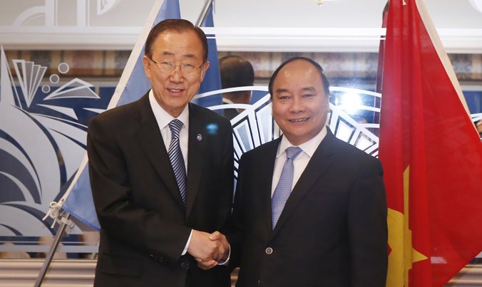 Chiều 26/5 tại Nhật Bản, Thủ tướng Nguyễn Xuân Phúc hội kiến Tổng Thư ký LHQ Ban Ki-moon. Ảnh: TTXVN.