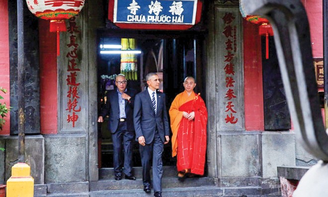 Tổng thống Barack Obama thăm chùa Phước Hải (Ngọc Hoàng) ở quận 1, TPHCM.