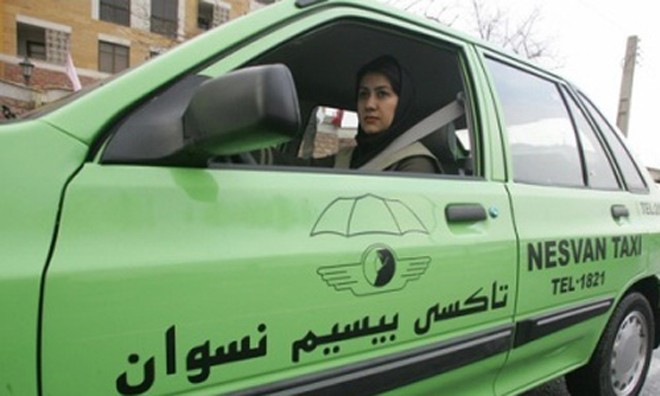 Một số phụ nữ Iran cải trang thành nam giới