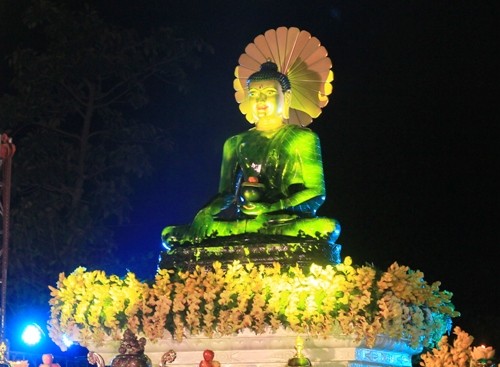 Đà Nẵng đón tượng Phật ngọc lớn nhất thế giới