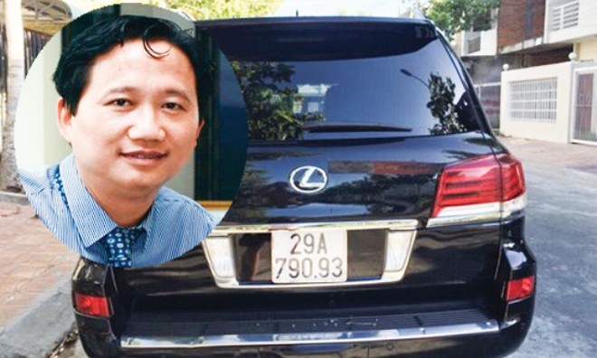 Ông Trịnh Xuân Thanh và chiếc xe Lexus ông mượn rồi được đổi biển xanh. Ảnh: TL.