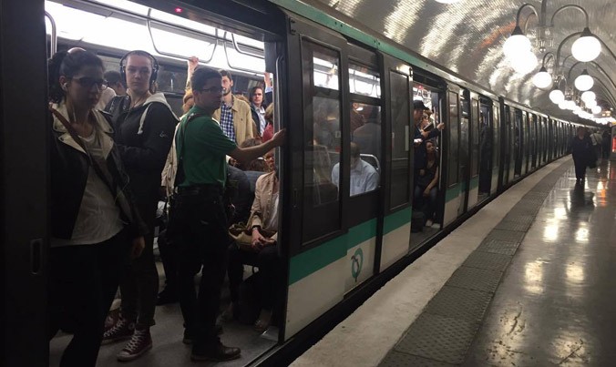 Tàu điện ngầm là điểm hoạt động ưa thích của đạo chích Paris.Ảnh: M.Q.