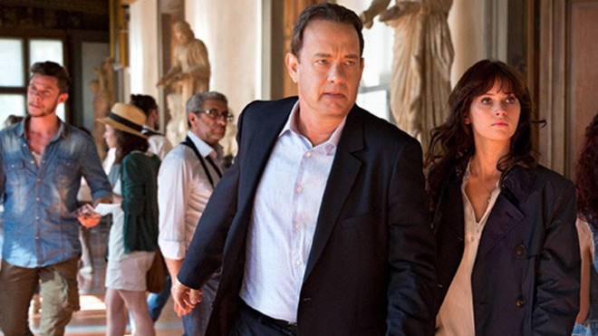Tom Hanks và Felicity Jones trong một cảnh quay “Hỏa ngục”.