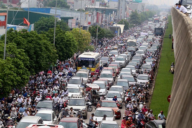 Phương tiện giao thông cá nhân trên địa bàn thành phố Hà Nội thời gian qua vẫn tiếp tục tăng mạnh. Ảnh minh họa