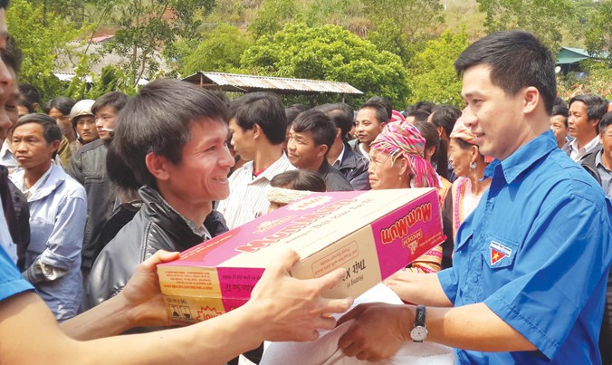 Anh Vũ Minh Lý, Giám đốc Trung tâm Tình nguyện Quốc gia, trong một lần làm tình nguyện tại tỉnh Điện Biên.