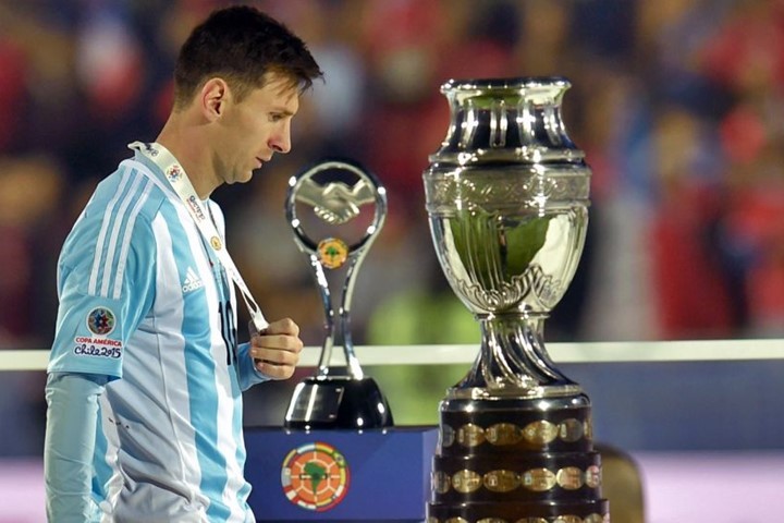 Messi rút lại quyết định chia tay tuyển Argentina?