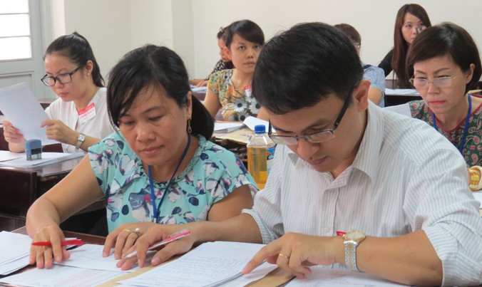 Giám khảo đang chấm thi tại trường Đại học Sư phạm TPHCM. Ảnh: Nguyễn Dũng.