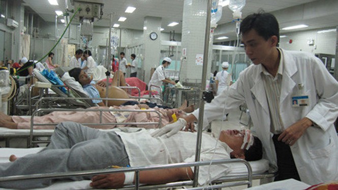 Đại diện Ủy ban ATGT Quốc gia đề nghị Bộ Y tế quy định để kiểm tra bắt buộc nồng độ cồn trong máu đối với các nạn nhân TNGT khi được đưa vào bệnh viện. Ảnh minh họa: Thanh Niên.