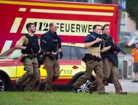 Cảnh sát tại hiện trường vụ xả súng ở Munich