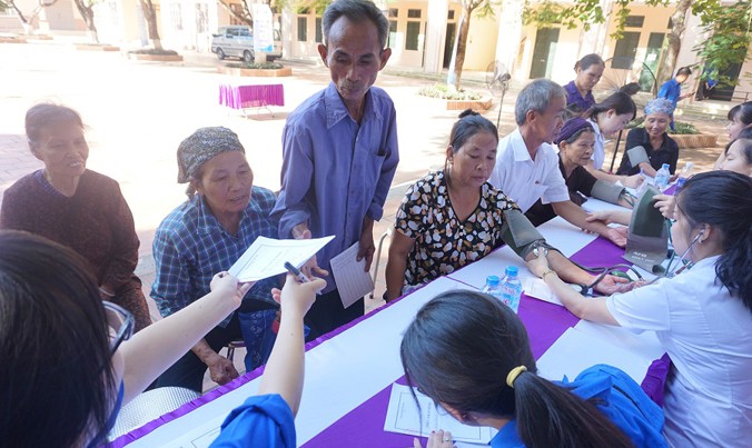Thành Đoàn Hà Nội tổ chức khám bệnh, cấp phát thuốc miễn phí cho các đối tượng chính sách.