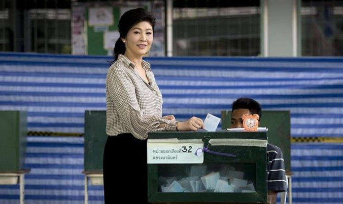 Cựu Thủ tướng Yingluck Shinawatra bỏ phiếu. Ảnh: Strait Times.