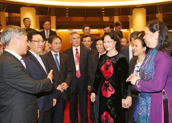 Chủ tịch Quốc hội Nguyễn Thị Kim Ngân với các đại biểu tại buổi gặp mặt. Ảnh: Nhân dân