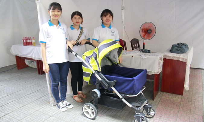 Chiếc nôi thông minh TOB của các bạn sinh viên Đà Nẵng được giới thiệu trong Diễn đàn Khoa học Công nghệ tổ chức tại trường Duy Tân cuối tháng 8 vừa qua. Ảnh: Thanh Trần.