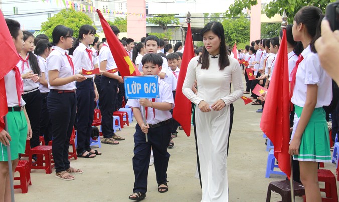 Học sinh lớp 6 vào trường THCS Hoàng Sa (quận Sơn Trà, TP Đà Nẵng) trong Lễ khai giảng sáng 5/9. Ảnh: Thanh Trần.