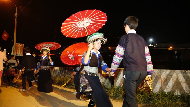 Điệu múa của người dân tộc Mông tại Tuần Văn hóa. Ảnh: Hồng Vĩnh.