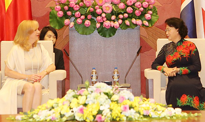 Chủ tịch Quốc hội Nguyễn Thị Kim Ngân tiếp Phó Chủ tịch Hạ viện Anh Eleanor Laing. Ảnh: TTXVN.