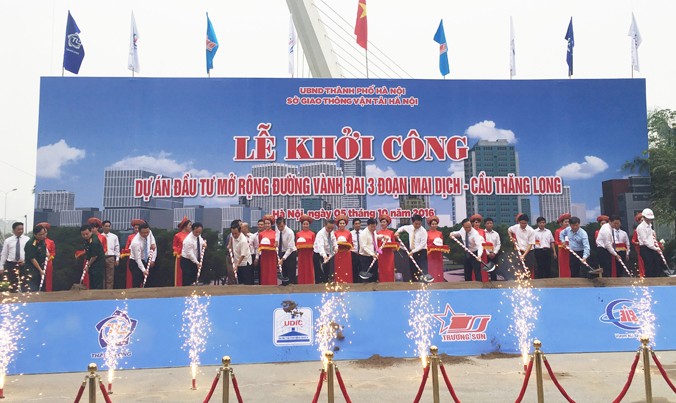 Lễ khởi công đường Mai Dịch-Cầu Thăng Long có tổng mức đầu tư 3.100 tỷ đồng.