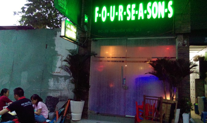 Địa chỉ trên đường Nguyễn Siêu (Q.1, TPHCM) được Công ty TNHH MTV Nhà hàng Nightfall đăng ký tại Sở Kế hoạch và Đầu tư TPHCM cũng đã chuyển sang kinh doanh quán bar. Ảnh: Văn Minh.