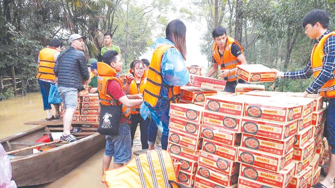 CLB Tâm Nguyện Thiện Vi cứu trợ người dân miền Trung bị lũ lụt.