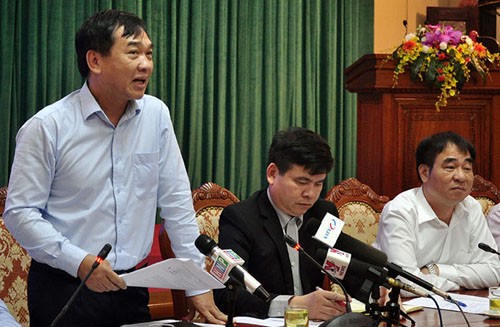 Giám đốc Sở Xây dựng Hà Nội Lê Văn Dục trả lời báo chí chiều 1/11. Ảnh: Vnexpress