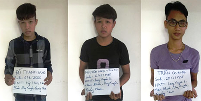 Nhóm đối tượng tung tin trúng thưởng lừa đảo chiếm đoạt hàng trăm triệu đồng của hàng nghìn người khác trên mạng bị PC 50 Công an Hà Nội phát hiện, bắt giữ ngày 7/7/2016. Ảnh: Nguyễn Hoàn.