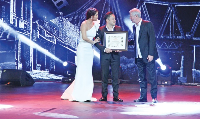 Đạo diễn Hàn Quốc Choi Jeong-yeol nhận giải thưởng BGK.