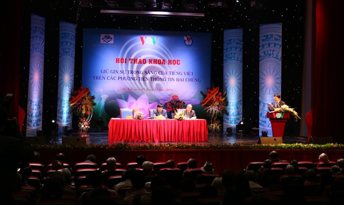 Hội thảo “Giữ gìn sự trong sáng của Tiếng Việt trên các phương tiện thông tin đại chúng” thu hút sự quan tâm của các nhà khoa học, chuyên gia nghiên cứu ngôn ngữ. Ảnh: Nguyễn Thảo.