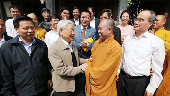 Tổng Bí thư Nguyễn Phú Trọng đến thăm di tích lịch sử văn hóa Quốc gia đặc biệt chùa Phật Tích. Ảnh: TTXVN. 
