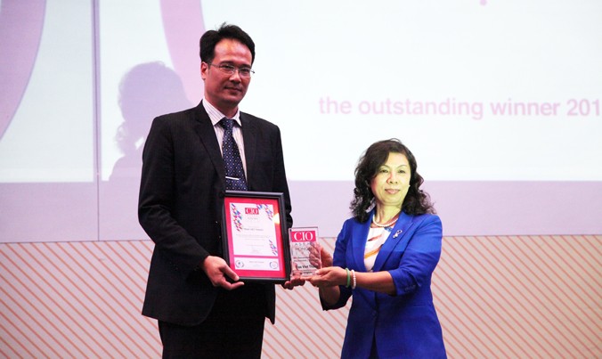 Ông Trần Việt Thắng - Giám đốc Khối CNTT MB vinh dự được trao tặng danh hiệu Giải thưởng Lãnh đạo CNTT&ANTT tiêu biểu Đông Nam Á.