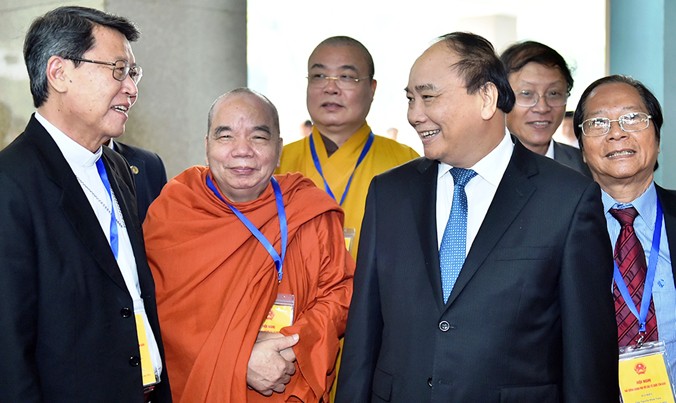Thủ tướng Nguyễn Xuân Phúc và các đại biểu, chức sắc, tôn giáo. Ảnh: Quang Hiếu.