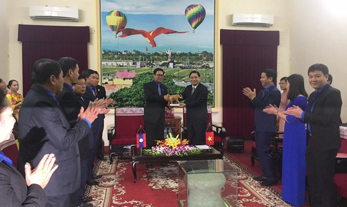 Đoàn TNNDCM Lào thăm, làm việc tại tỉnh Nghệ An.