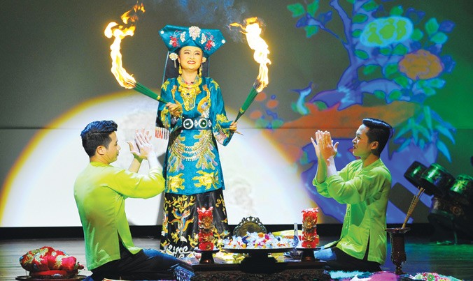 Thực hành tín ngưỡng thờ Mẫu Tam phủ - Nét văn hóa dân gian của người Việt. Ảnh: TTXVN.