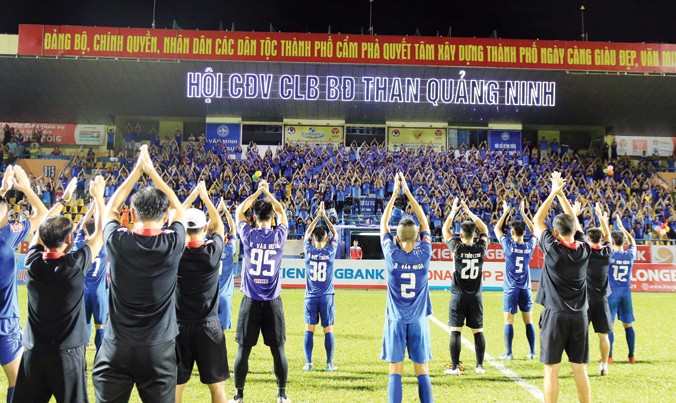 Hội CĐV Than Quảng Ninh là điểm tựa, mang lại sức mạnh tinh thần cho các cầu thủ đất mỏ. Ảnh: VSI.
