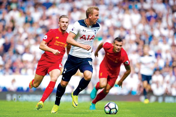 Các đối thủ trong cuộc đua vô địch và tốp 4 đều hy vọng hưởng lợi từ trận chiến giữa Tottenham và Liverpool. Ảnh: GETTY IMAGES.