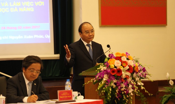 Thủ tướng Nguyễn Xuân Phúc phát biểu tại buổi làm việc.