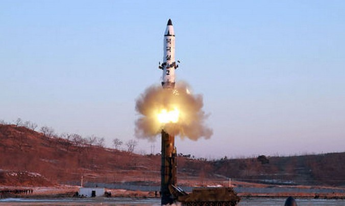 Cảnh một vụ thử tên lửa của CHDCND Triều Tiên. Ảnh: AFP.