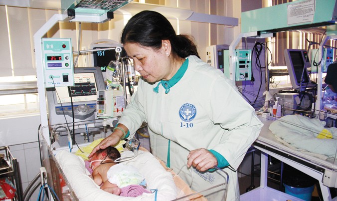 Cháu của bà Bạch Thị Thu Hà (52 tuổi, quê Quảng Ngãi) được Ngân hàng sữa mẹ nuôi nấng từ khi mới lọt lòng. Ảnh: Thanh Trần.