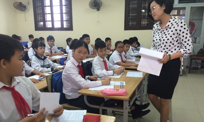 Giờ học tiếng Anh của học sinh một trường tiểu học tại Hà Nội.