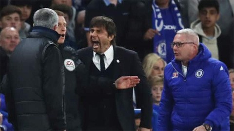 Hé lộ lý do HLV Chelsea suýt tẩn Mourinho trên sân