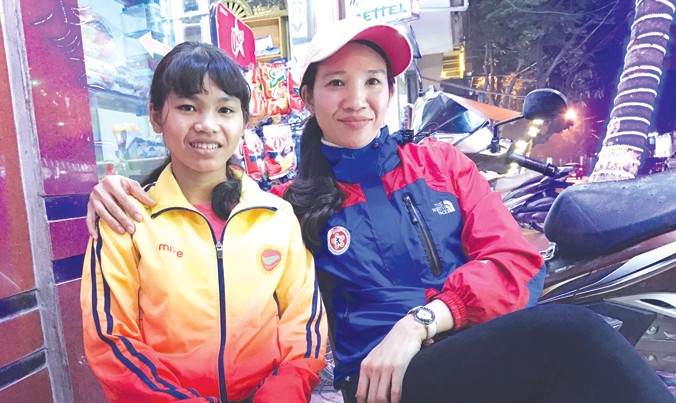 Pi Năng Rê Chêm (trái) và HLV Phạm Đình Khánh Đoan hiện đã có mặt tại Ninh Bình chuẩn bị cho giải năm nay. Ảnh: Vĩnh Xuân.