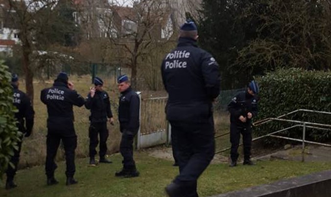 Hiện trường cuộc bố ráp của cảnh sát trên phố Dries, quận Forest, thủ đô Brussels hôm 15/3/2016. Ảnh: Hương Giang.
