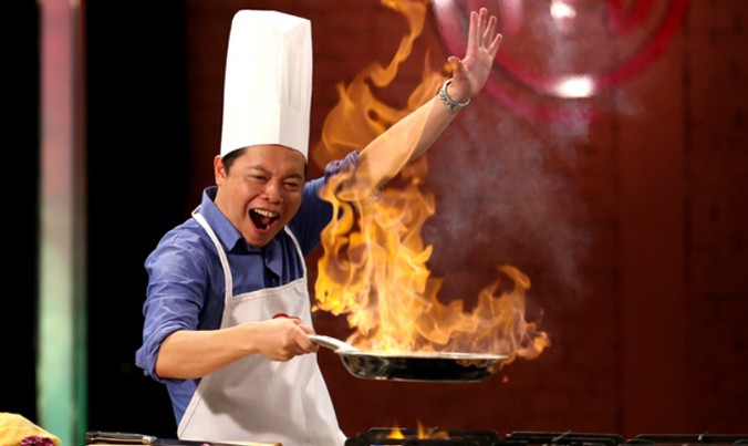 Đầu bếp Jack Lee trình diễn tại Liên hoan ẩm thực giải trí ở Hà Nội.