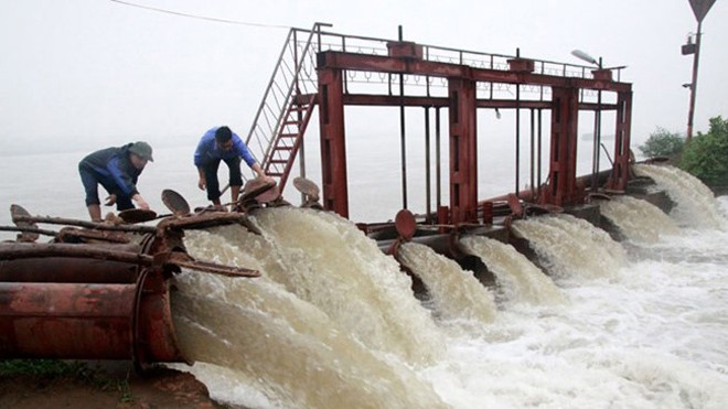 Công nhân các công ty thuỷ lợi trên địa bàn Hà Nội đang gặp khó khăn do bị nợ lương nhiều tháng.