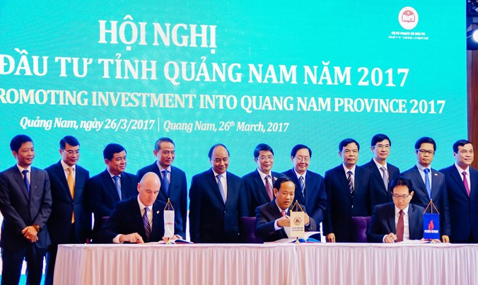 Thủ tướng chứng kiến lễ ký cam kết đầu tư giữa tỉnh Quảng Nam và các nhà đầu tư sáng 26/3. Ảnh H.V.