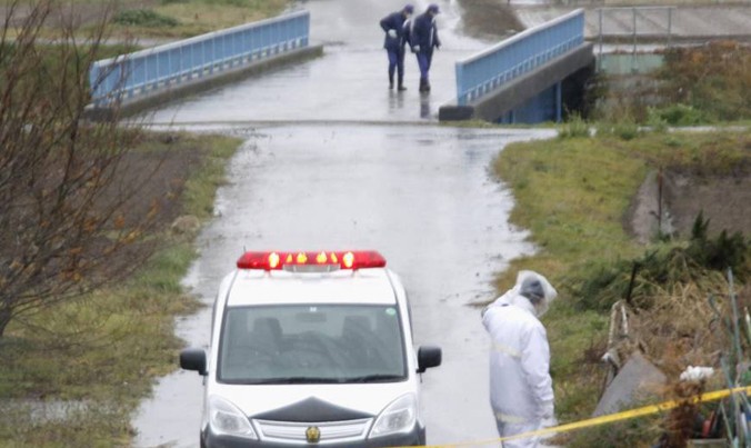 Cảnh sát Nhật Bản đang điều tra hiện trường nơi tìm thấy thi thể bé Linh. Ảnh: Japan Times.