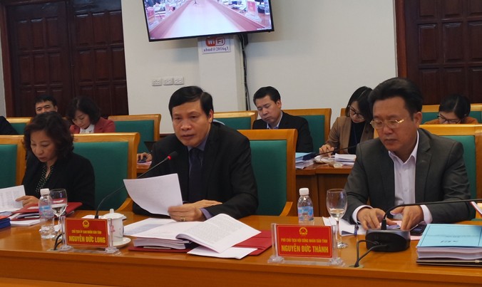 Chủ tịch UBND tỉnh Quảng Ninh Nguyễn Đức Long báo cáo đoàn giám sát.